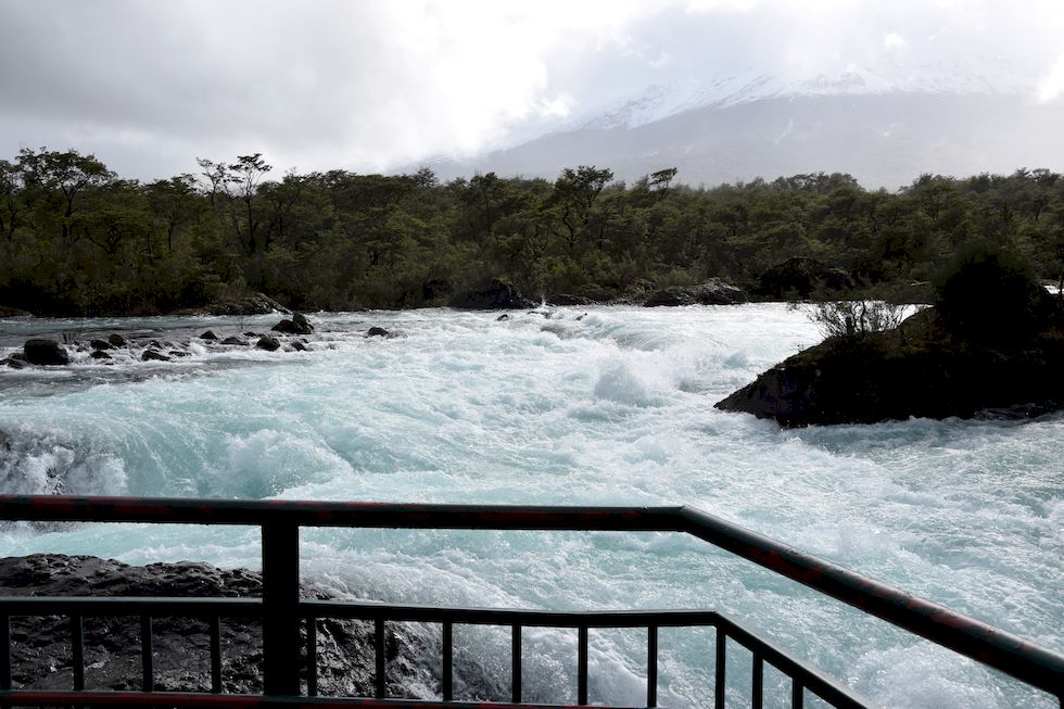 F084ap-939-1-Saltos del Petrohue-Rio-Petrohue-17-8-m.jpg